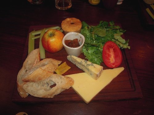 Ploughman's med äpple