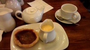 Bakewell pudding med vaniljsås hos 