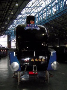 Mallard klädd för kröningsjubileum