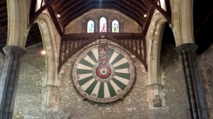 Runda bordet? Jag får Svärdet i stenen-filmen i huvudet