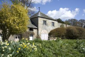 Kan någon sadla hästen?