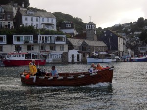 Det händer alltid något på floden i Looe.