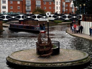 Vid Brindleyplace möts kanaler.