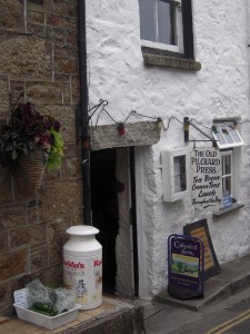 Tänk en egen mjölkpall full av clotted cream...