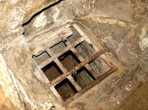 The gaol. Tänk att glömmas bort här nere. 