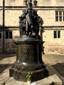 Darwin med födelsedagskort hemma i Shrewsbury