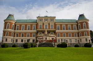 800px-Hackeberga_slott
