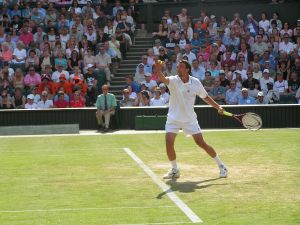 Goran_Ivanisevic_serve_Wimbledon_2004