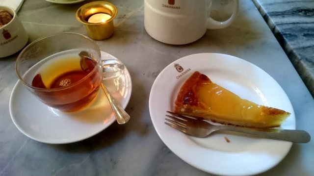 Te med matchande kaka