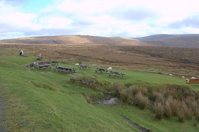 Warren_House_Inn_beer_garden_-_geograph.org.uk_-_1561518