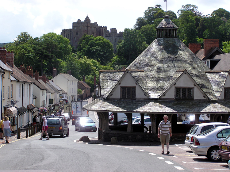 Dunster.  Foto: Adrian Pingstone (Wikipedia)