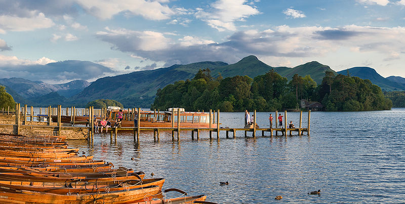 I Keswick har du nära till Derwent Water.  Foto: Diliff (Wikipedia)