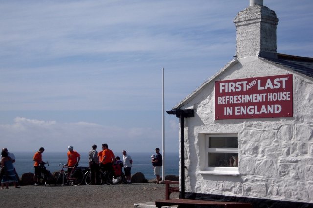 Välgörenhetscyklister