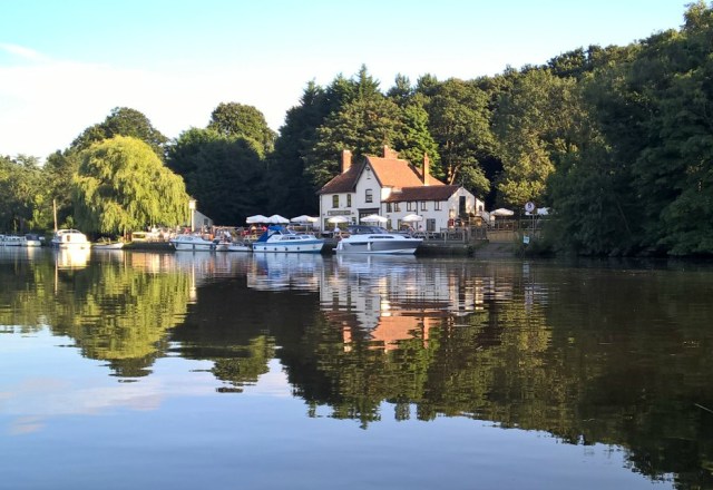 Waters Edge  Foto: Norwich Canoe Hire