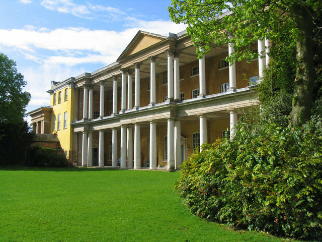 West Wycombe House.  Foto: Jurek and Trish Sienkiewicz (Geograph)